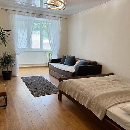 New Apartment "Family Estate" คาเมียเนตส์-โปดิลสกี ภายนอก รูปภาพ