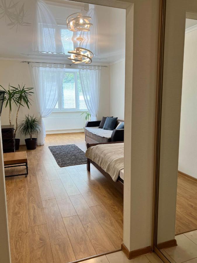 New Apartment "Family Estate" คาเมียเนตส์-โปดิลสกี ภายนอก รูปภาพ